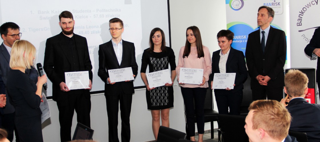 ​Studenci kierunku ekonomia Politechniki Świętokrzyskiej na podium