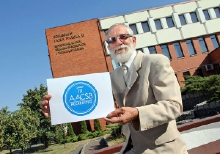 Wydział  Nauk Ekonomicznych i Zarządzania UMK ma prestiżową akredytację biznesową AACSB