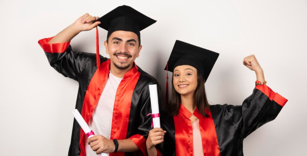 Jak wygląda dyplom ukończenia studiów?