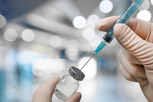 Naukowcy z UMK w Toruniu zbadają szczepionki w ramach grantu WHO