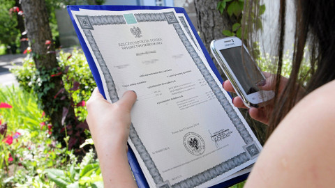 Czy trzeba osobiście odebrać świadectwo maturalne?
