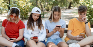 ​Wpływ mediów społecznościowych na zachowania i wartości młodzieży – wyzwania dla szkoły i nauczycieli