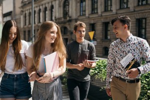 UAM w Poznaniu - ​poznajmy się lepiej i bądźmy w kontakcie