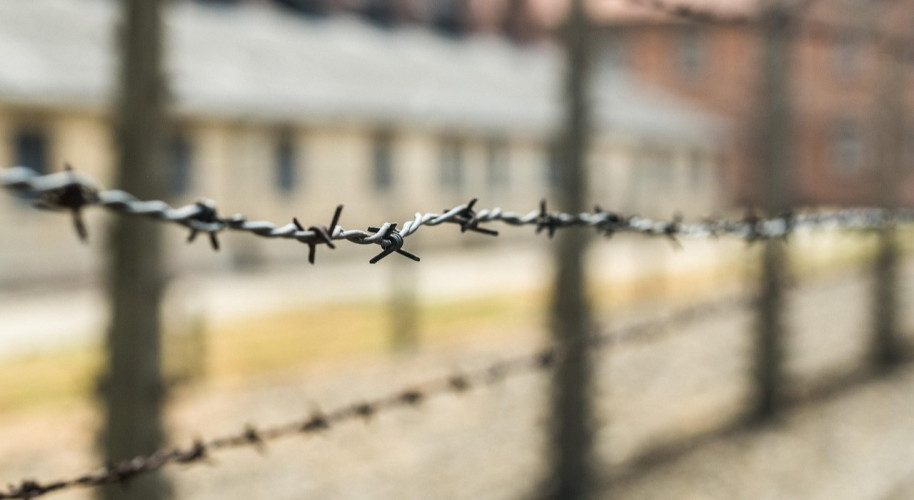 „Człowiek zlagrowany” jako ofiara zbrodniczego systemu – pytania jawne na maturę