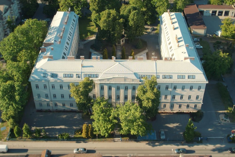 https://storage.opinieouczelniach.pl/cache/school/image/1/ZSGL6_xFYrTRE1Ryc5rAHGSmjGRKXyMX.jpg?fm=pjpg&w=1024&h=500&fit=crop