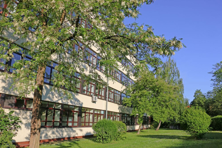 https://storage.opinieouczelniach.pl/cache/school/image/1/mvRIOIxAlQfboCYwYp1m0YOQTZX8bvHh.jpg?fm=pjpg&w=1024&h=500&fit=crop