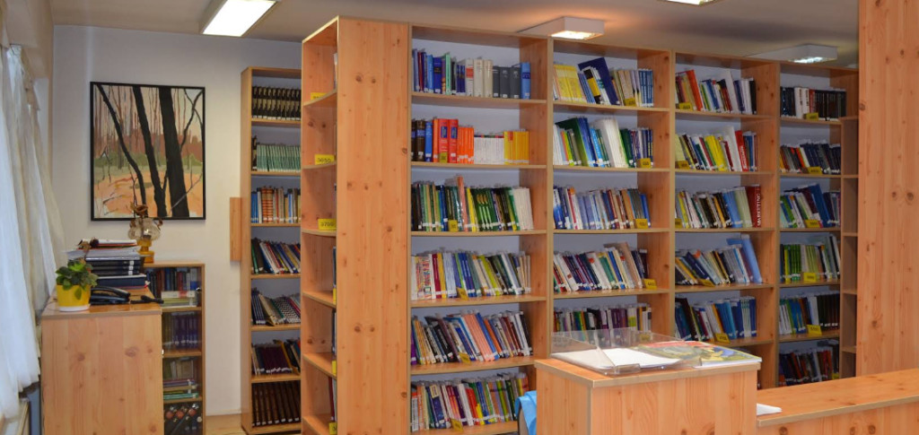 https://storage.opinieouczelniach.pl/cache/school/image/1/wuR6Ot0KVFKpbeDI8ih5Z-kQCMihN8b5.png?fm=pjpg&w=1024&h=500&fit=crop