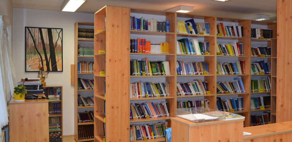https://storage.opinieouczelniach.pl/cache/school/image/1/wuR6Ot0KVFKpbeDI8ih5Z-kQCMihN8b5.png?fm=pjpg&w=1024&h=500&fit=crop