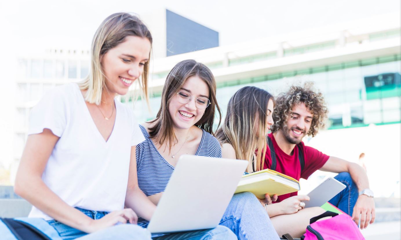 Piknik studencki na Uczelni Nauk Społecznych